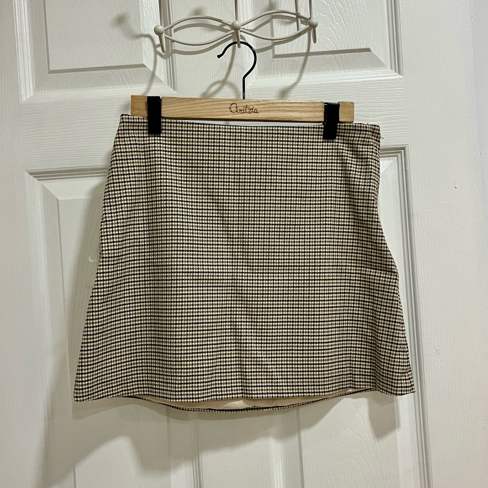 Used this skirt abroad! Cute with loose shirts and bodysuits. H&M pencil skirt